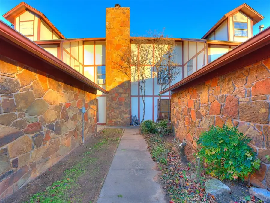 728 Rockridge Circle, Edmond, OK 73034 - Image #2