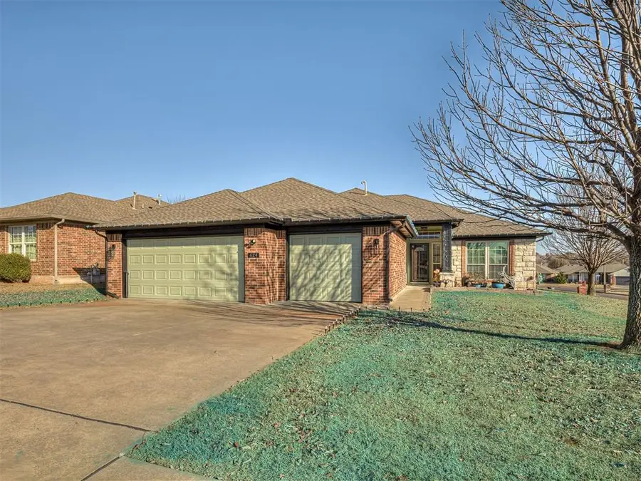 624 Applewood Street, Moore, OK 73160 - Image #2