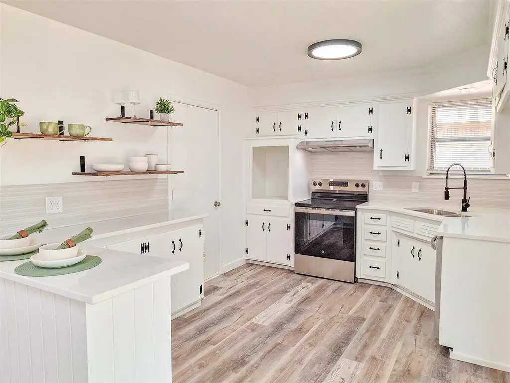 2324 Knox Drive, Del City, OK 73115 - Image #1