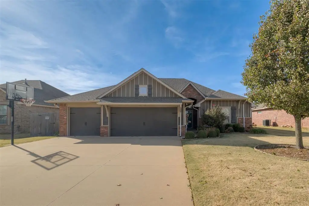 1201 N Vicksburg Terrace, Mustang, OK 73064 - Image #1