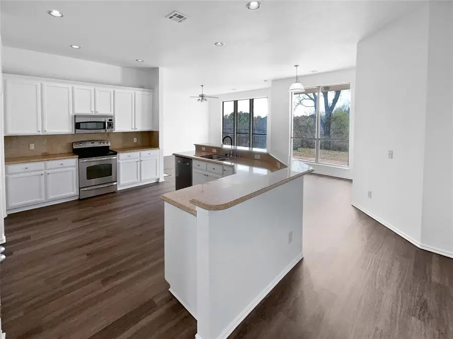 1013 Oak Creek Drive, Moore, OK 73160 - Image #2