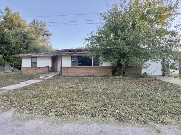 418 W Filmore Street, Mangum, OK 73554