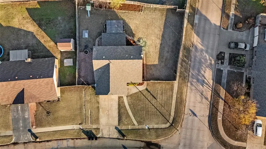 812 S Avery Street, Moore, OK 73160 - Image #2