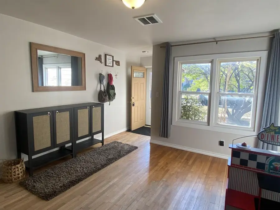 227 E California Street, Walters, OK 73572 - Image #2