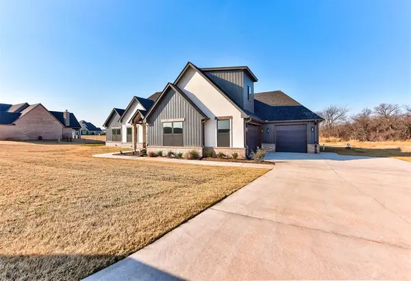 2441 Hawks Haven Drive, Guthrie, OK 73044