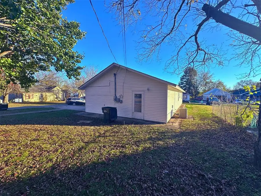 802 W Gentry Avenue, Henryetta, OK 74437 - Image #3