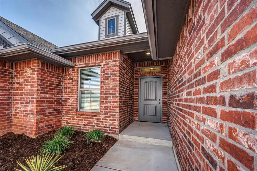 2028 W Crossbow Way, Mustang, OK 73064 - Image #2