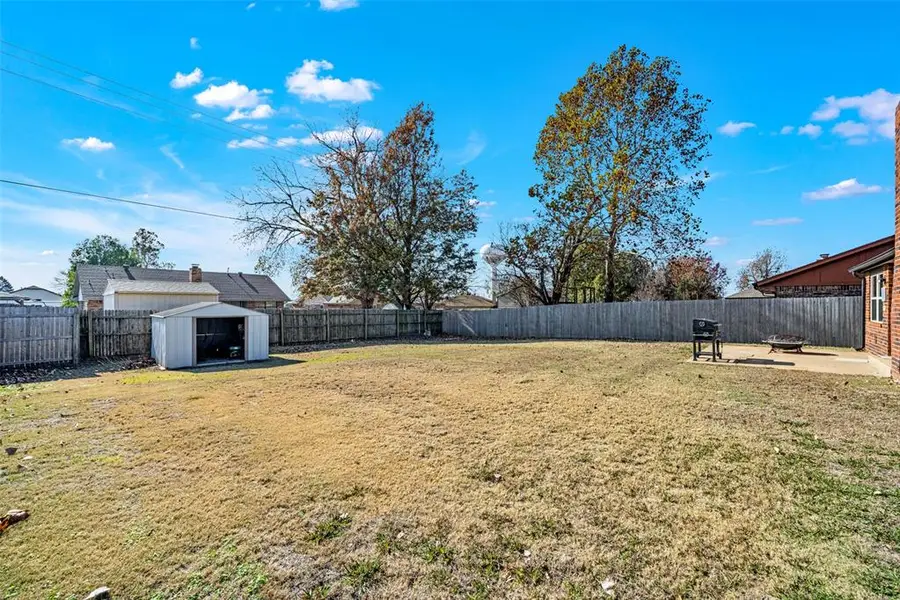 512 Wood Hollow Lane, Moore, OK 73160 - Image #3