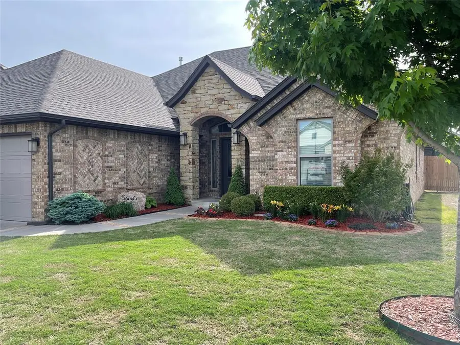 2101 Pine Creek Avenue, Yukon, OK 73099 - Image #2