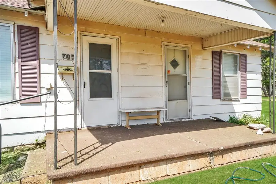 705 E Cleveland Street, Mangum, OK 73554 - Image #3