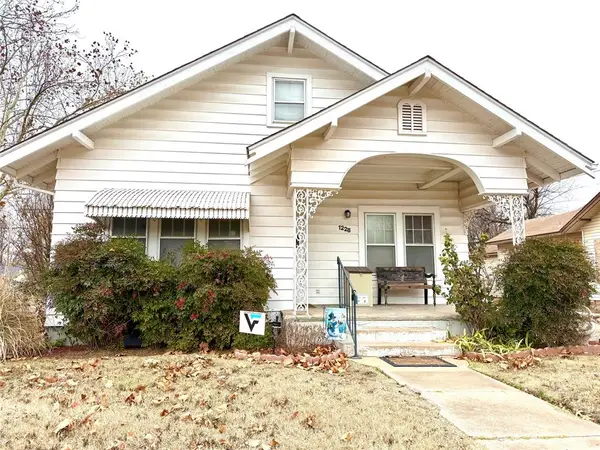 1228 W Florida Avenue, Chickasha, OK 73018