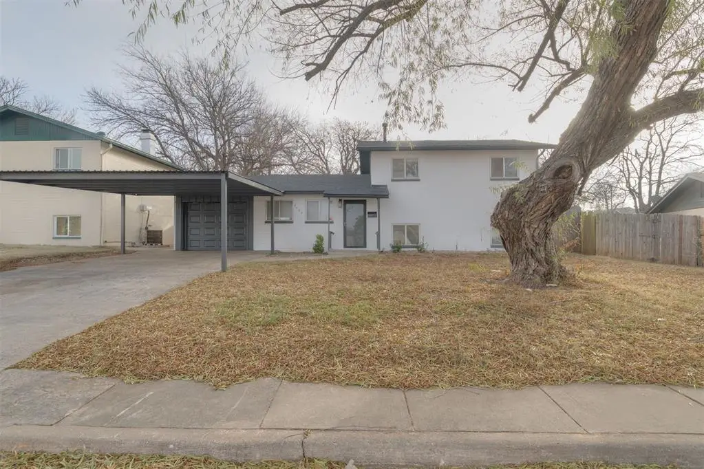 2404 Piccadilly Circle, Moore, OK 73160 - Image #1