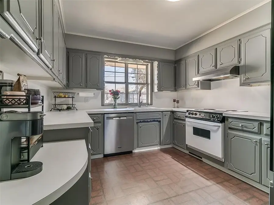 4312 N Grove Avenue, Warr Acres, OK 73122 - Image #2