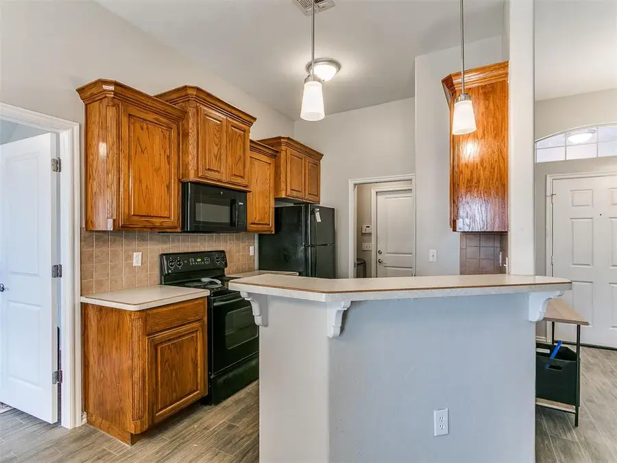 712 Wall Circle, Moore, OK 73160 - Image #2