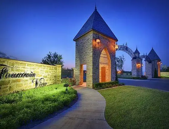 4500 Fountain View Drive, Norman, OK 73072 - Image #2