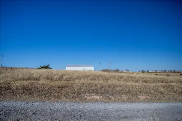 24081 E 957 Road, Weatherford, OK 73096