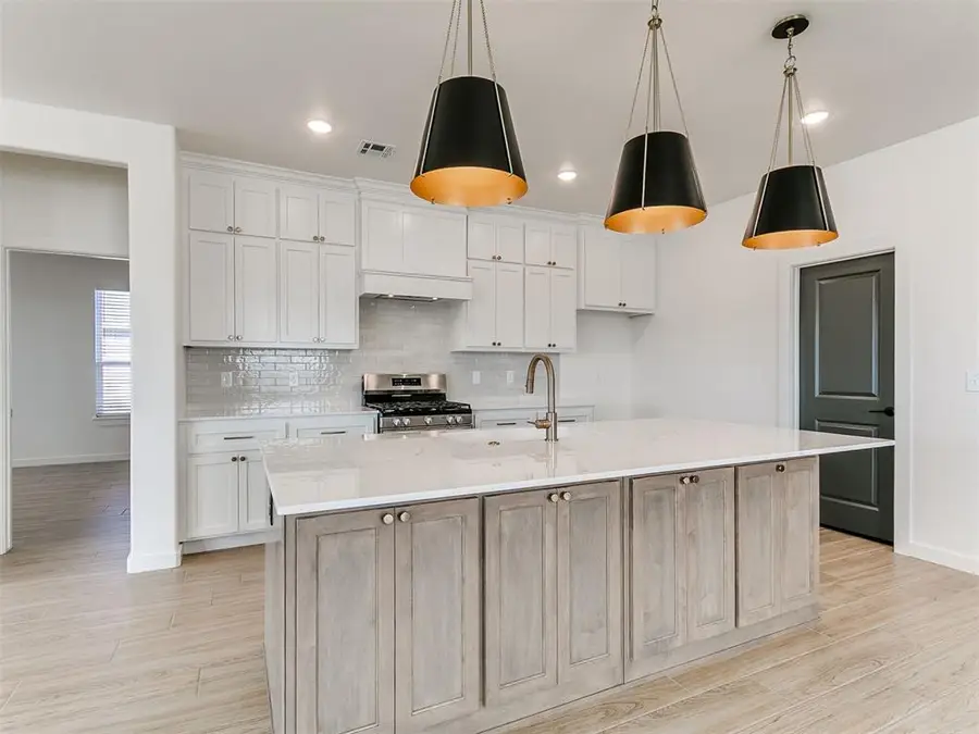 7701 Three Woods Lane, Yukon, OK 73099 - Image #2