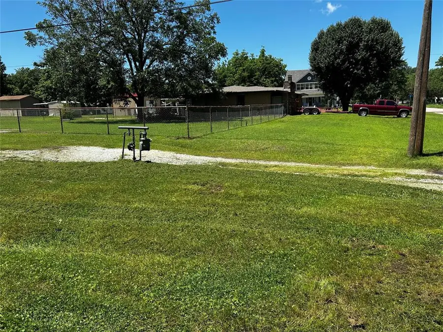 611 W Cherry Street, Okemah, OK 74859 - Image #2