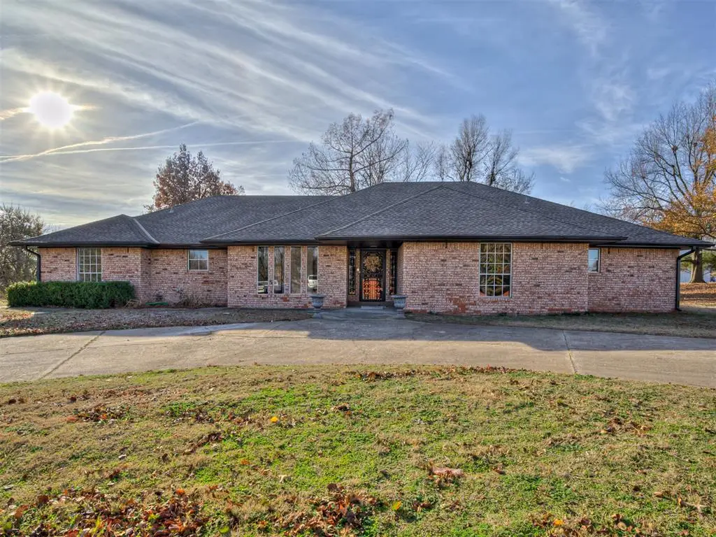 6104 Hummingbird Circle, El Reno, OK 73036 - Image #1