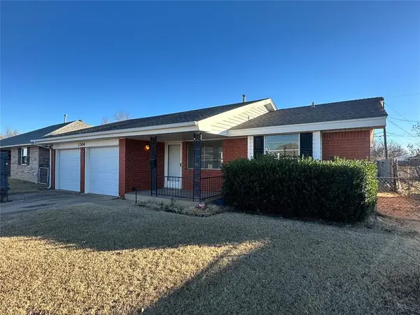 1304 Kings Court Circle, Moore, OK 73160