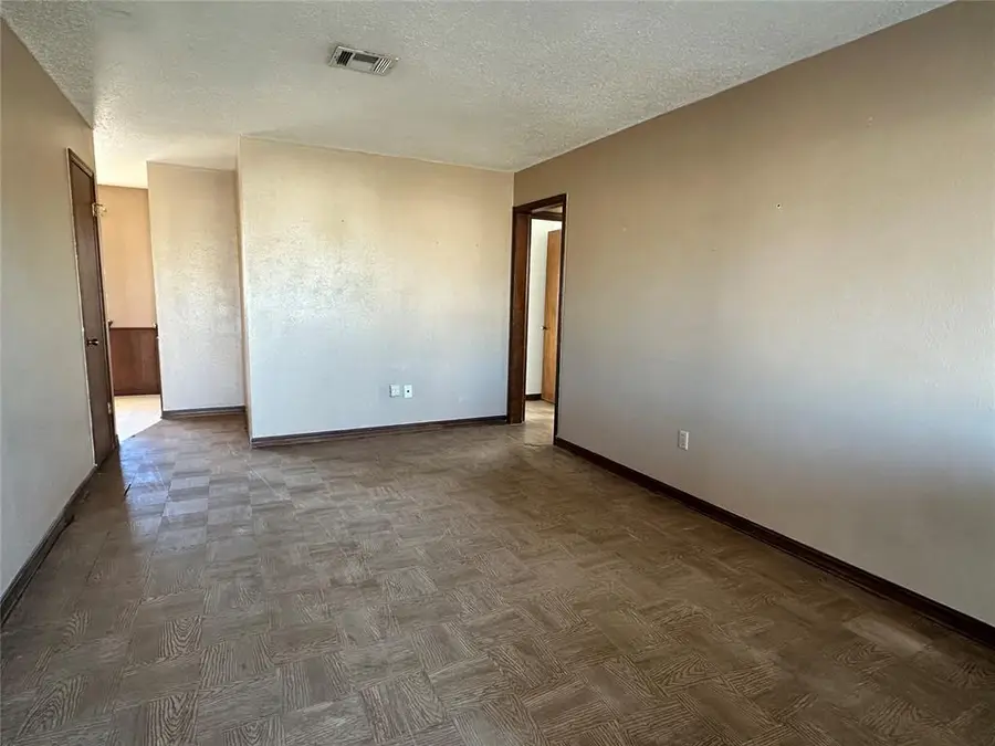 1304 Kings Court Circle, Moore, OK 73160 - Image #3