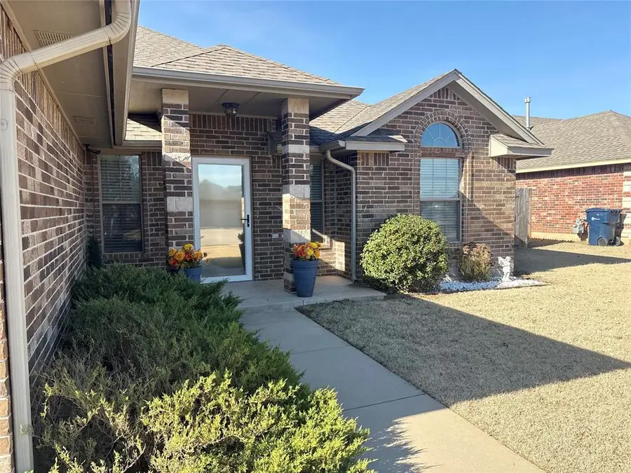 1917 Hebron Court, Yukon, OK 73099 - Image #2