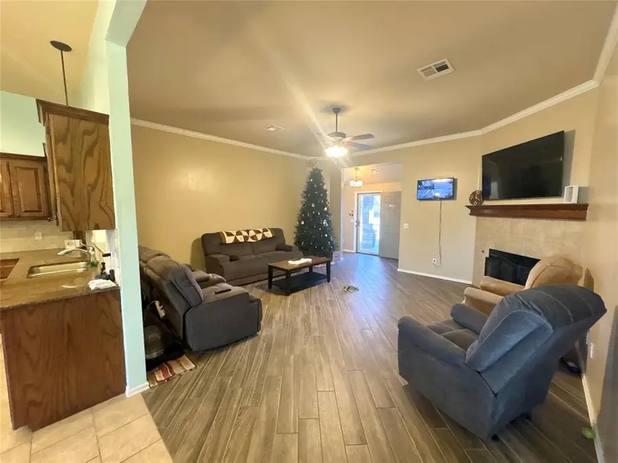 1917 Hebron Court, Yukon, OK 73099 - Image #3