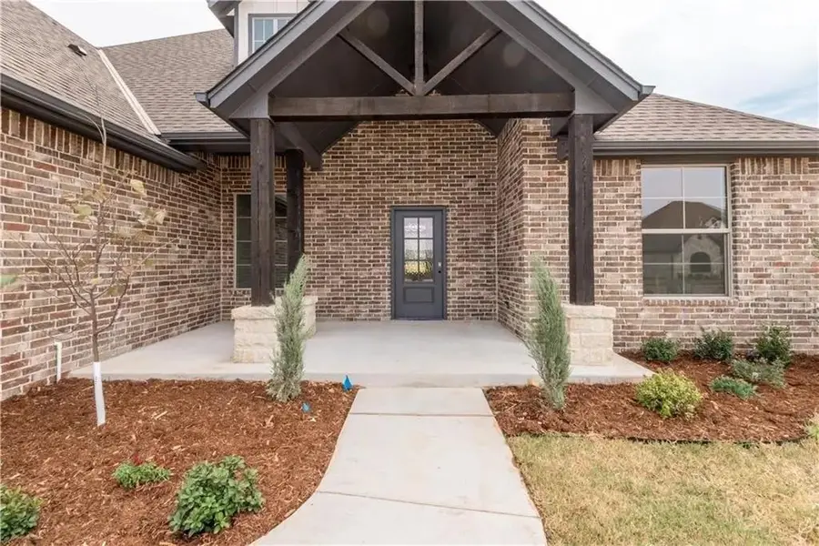 1124 Colonial Avenue, Tuttle, OK 73089 - Image #2