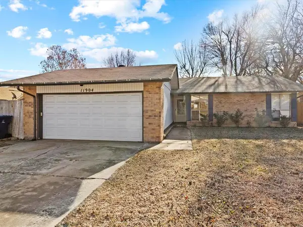 11904 O Casey Street, Yukon, OK 73099