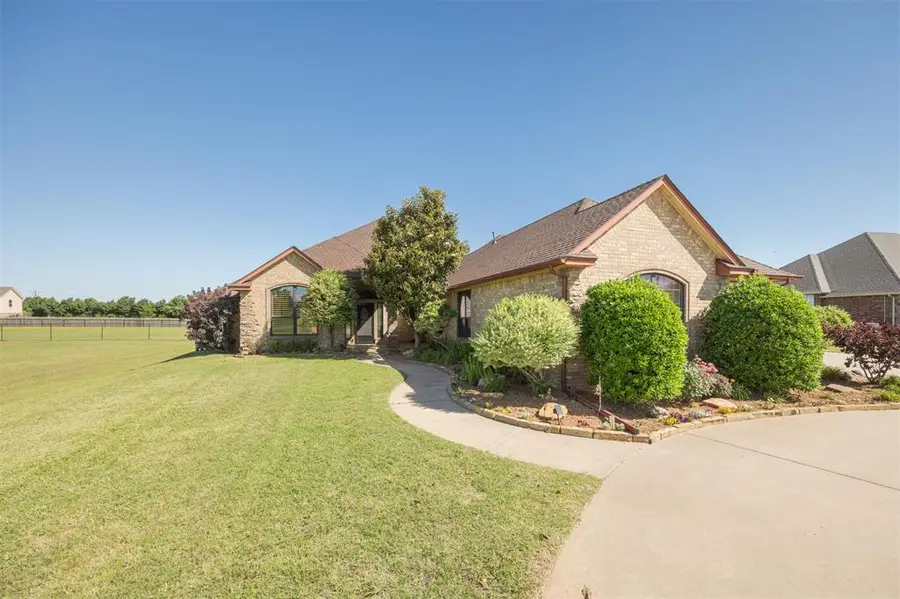 10681 NW 107th Street, Yukon, OK 73099 - Image #2