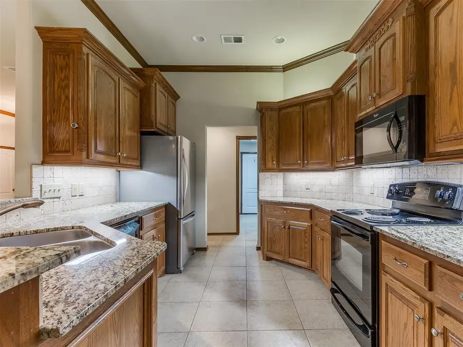 604 N Timber Road, Midwest City, OK 73130 - Image #2