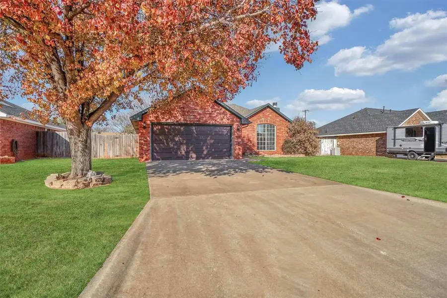 1209 Wendy Lane, Altus, OK 73521 - Image #2