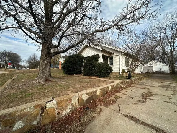 927 N Hobson Avenue, Shawnee, OK 74801