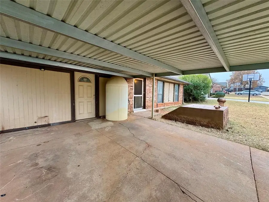 1008 Aspen Court, Moore, OK 73160 - Image #2