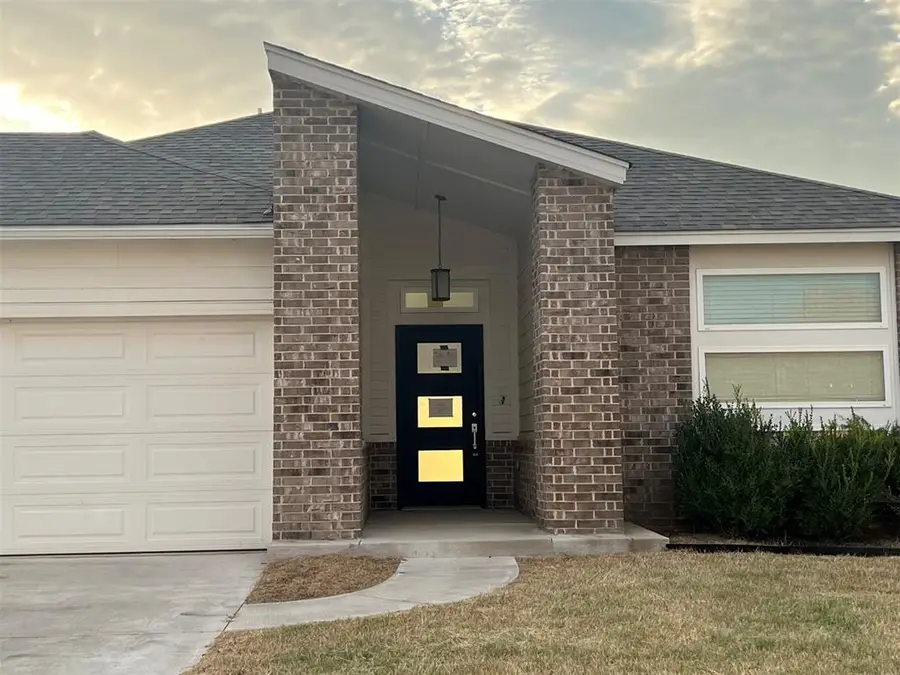 1801 Sara Vista Drive, Yukon, OK 73099 - Image #2