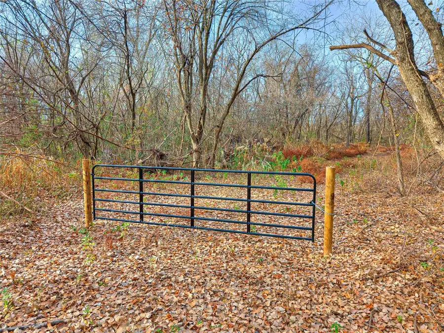 Unpltd Pt Sw4 Sec 24 12n 1w Se4 Of Sw4 Less Rr & L, Choctaw, OK 73020 - #3