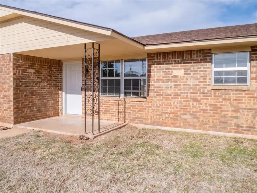 217 Cherokee Street, Geronimo, OK 73543 - Image #2
