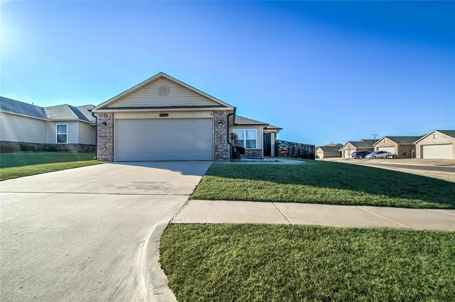 10013 Black Bear Trail, Yukon, OK 73099 - Image #2