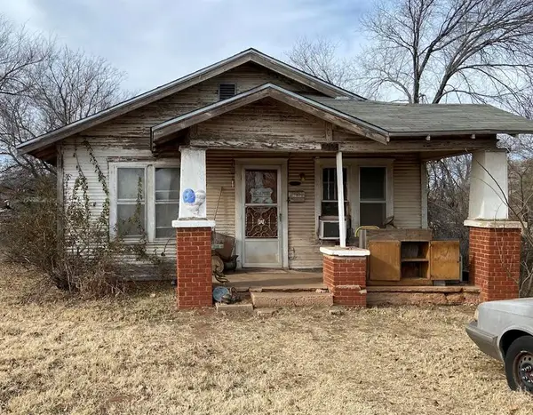 512 N 15th Street, Clinton, OK 73601