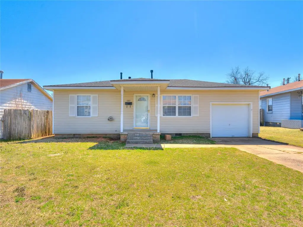 1207 E Carol Drive, Shawnee, OK 74804 - Image #1