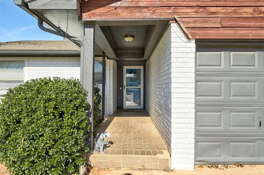 743 W Juniper Drive, Mustang, OK 73064 - Image #2