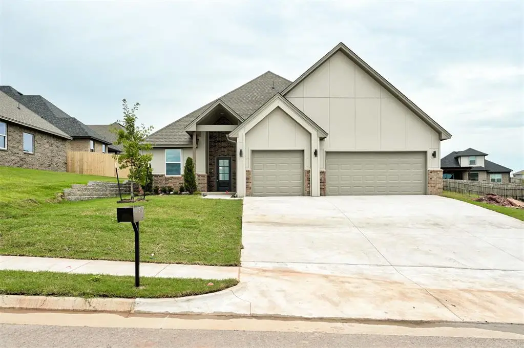 6101 Kinnick Drive, Edmond, OK 73034 - Image #1