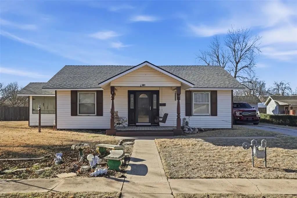 210 S Oak Avenue, Hennessey, OK 73742 - #1