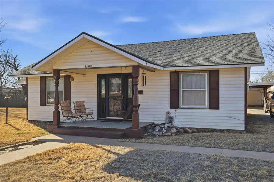 210 S Oak Avenue, Hennessey, OK 73742 - #3