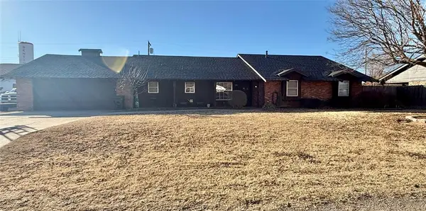 902 E Lincoln Street, Sentinel, OK 73664
