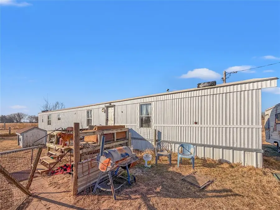 15195 N Ranch Road, Calumet, OK 73014 - Image #3