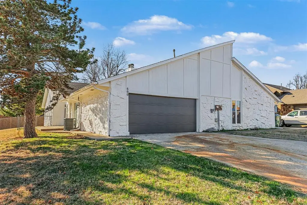 600 Ottawa Place, Yukon, OK 73099 - Image #1