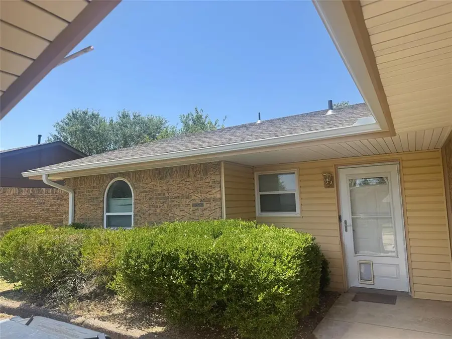 2410 NW Norman Circle, Lawton, OK 73505 - Image #2