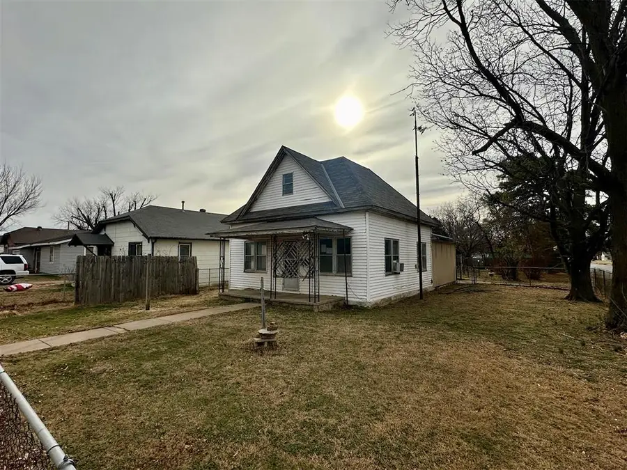 323 W 3rd Street, Watonga, OK 73772 - #3