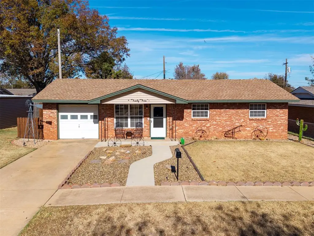 23 Ridgecrest Drive, Chickasha, OK 73018 - Image #1